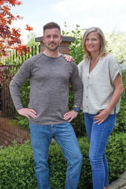 NLS BEECH CREWNECK, 100% OFÄRGAD ULL — COFFEE BEAN